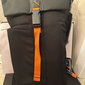 24/7 traffic collection sling bag